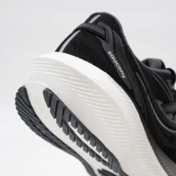 CHAUSSURES DE RUNNING FEMME SAUCONY TRIUMPH 20 NOIR -Plein Air Équipement Magasin chaussures de running femme saucony triumph 20 noir 3